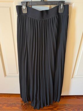 International Concepts Black Pleated Midi Skirt - Classic Women's Skirt